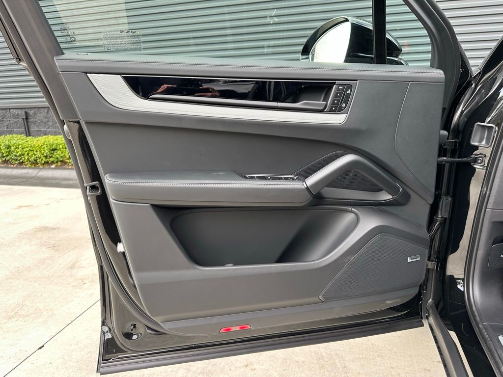 Thumbnail: 2026 Porsche Cayenne - 18