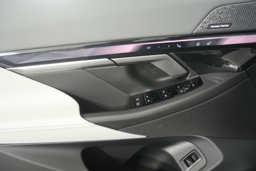 Thumbnail: 2026 BMW 5 Series - 9