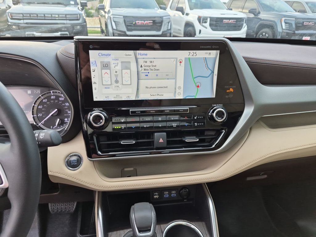 Used Car 2022 Toyota Highlander  Platinum For Sale Under $40,000 In Austin, Texas
