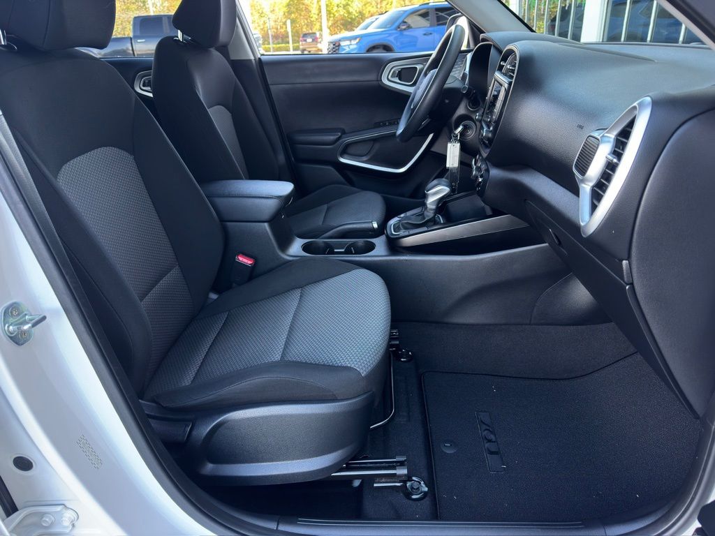 2022 Kia Soul LX White at Superior Kia