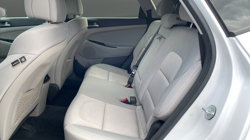 Used 2017 Winter White Hyundai Sport image 24
