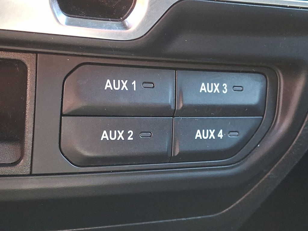 2022 Jeep Wrangler — photo 25