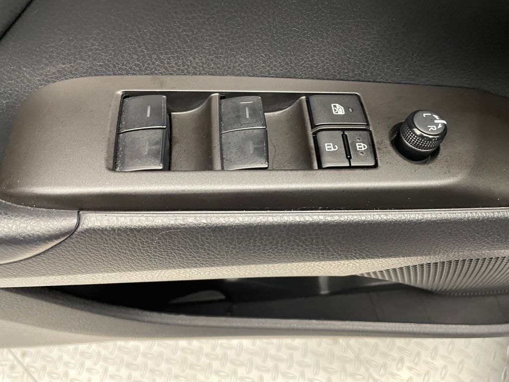 Thumbnail: 2023 Toyota Camry - 10