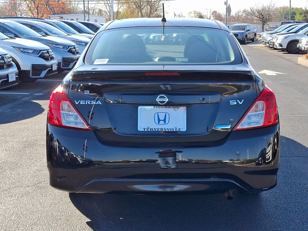 2016 Nissan Versa 1.6 SV 5