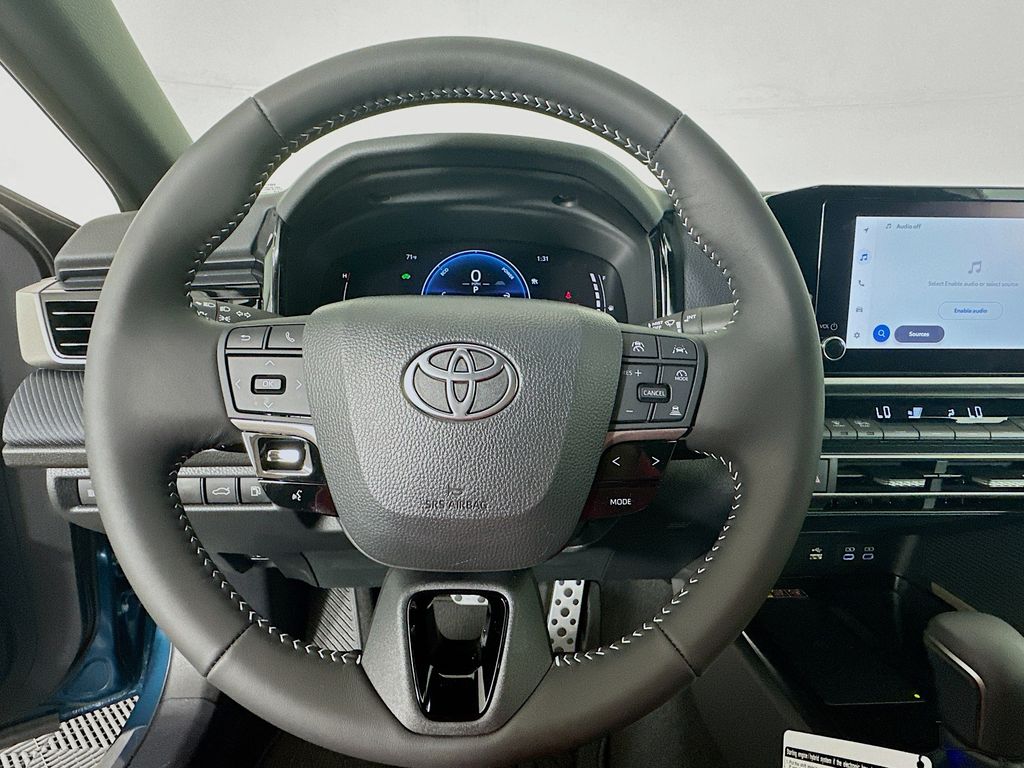 2025 Toyota Camry SE 10