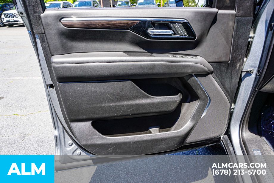 Used 2025 Gray Chevrolet Z71 image 49