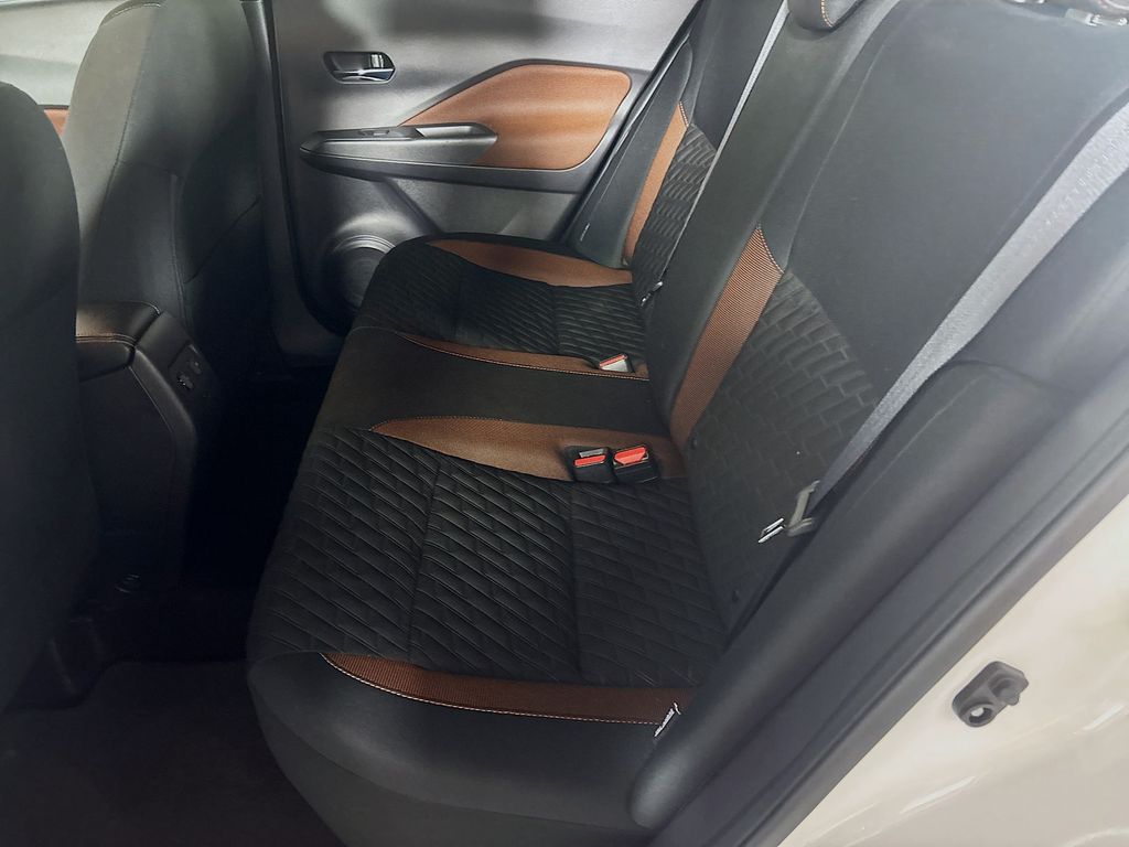 2021 Nissan Kicks SR