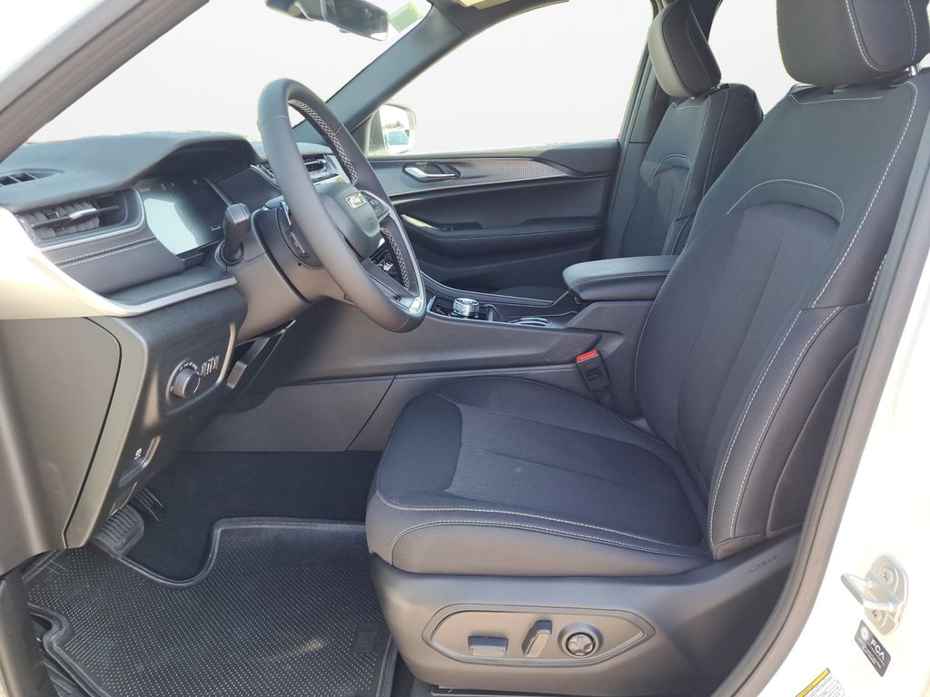 New Car 2025 Jeep Grand Cherokee  Laredo X For Sale Under $35,000 In Austin, Texas