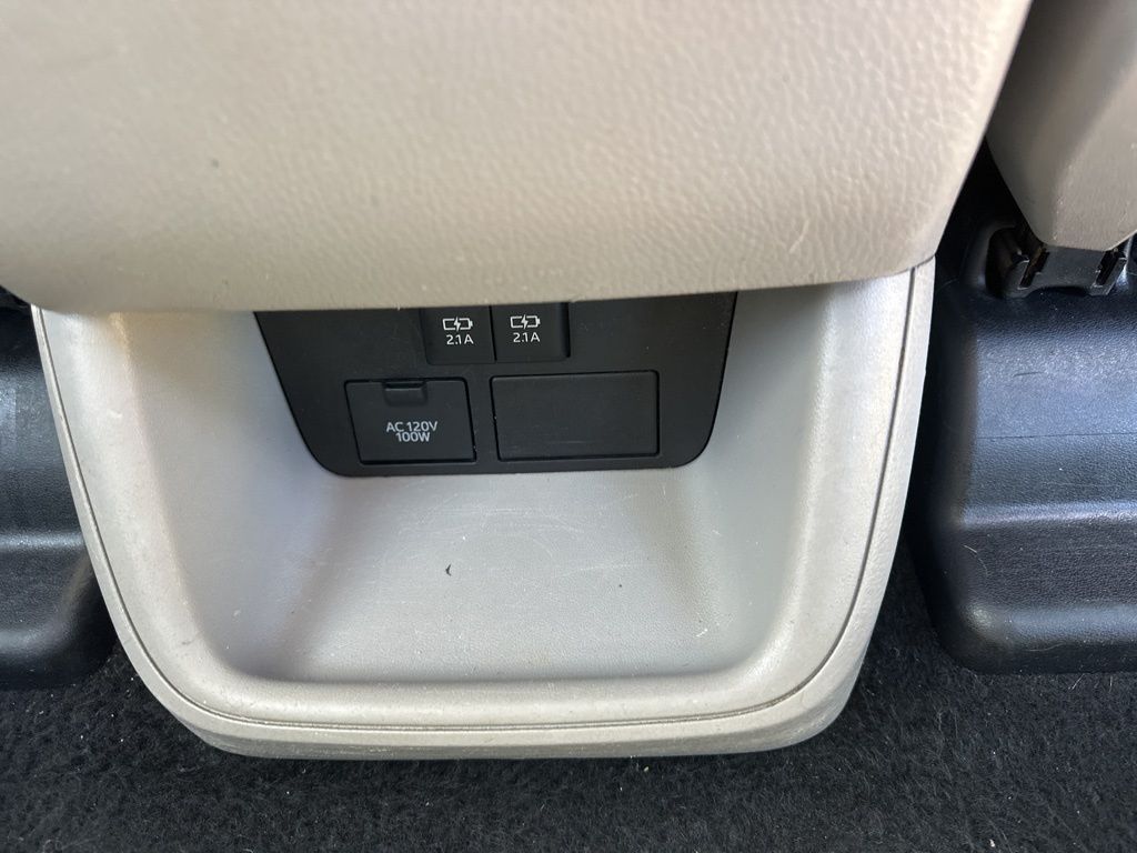 2019 Celestial Silver Metallic Toyota Highlander XLE FWD SUV