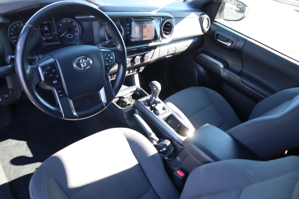 Thumbnail: 2019 Toyota Tacoma - 9