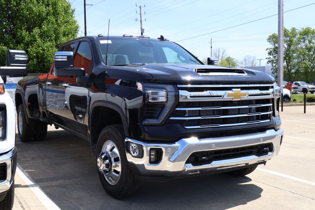 2025 Chevrolet Silverado 3500 LTZ 3