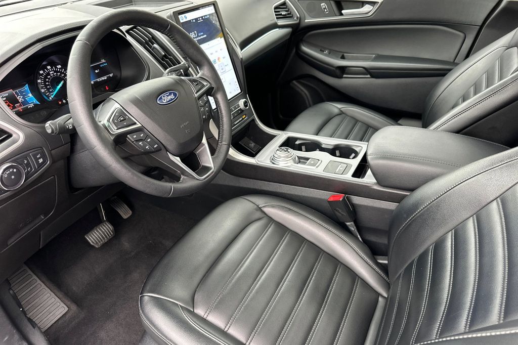 2022 Ford Edge SEL photo