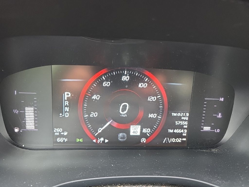 Used 2019 White Volvo T5 Momentum image 6