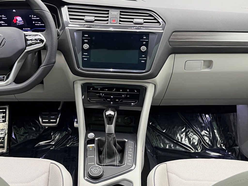 Thumbnail: 2024 Volkswagen Tiguan - 30