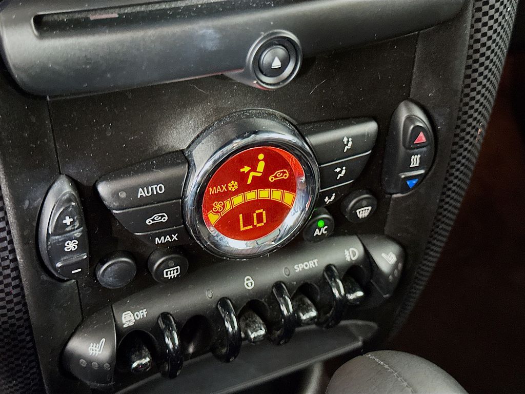 Thumbnail: 2013 MINI Cooper Countryman - 13
