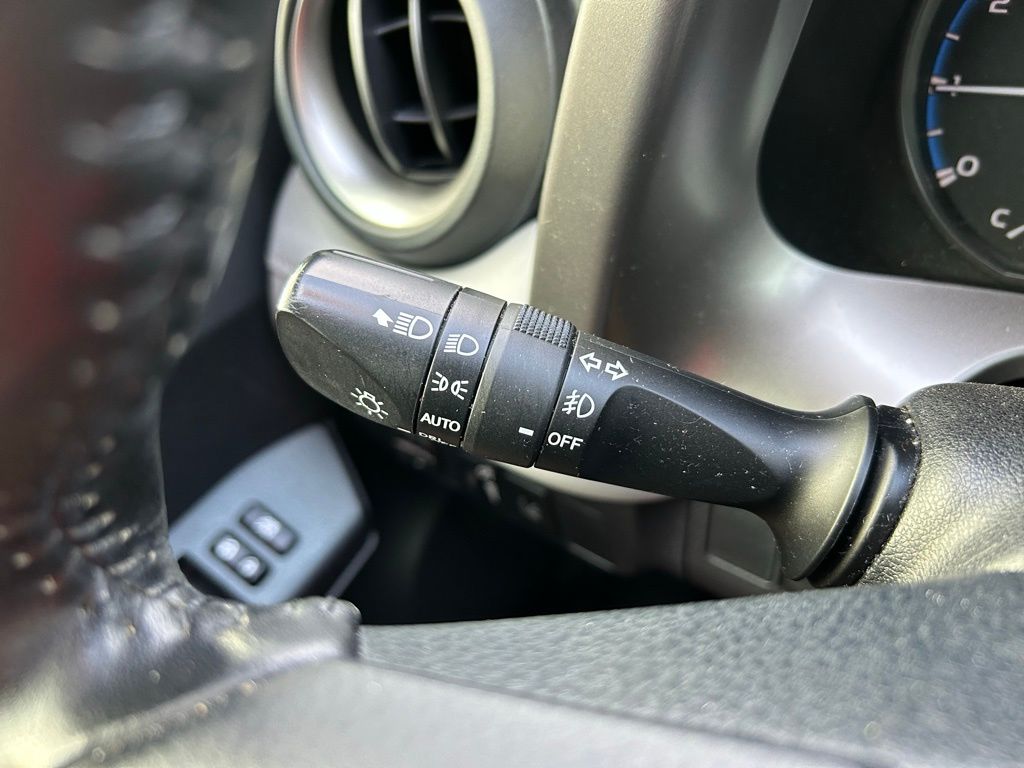 Thumbnail: 2018 Toyota RAV4 - 21