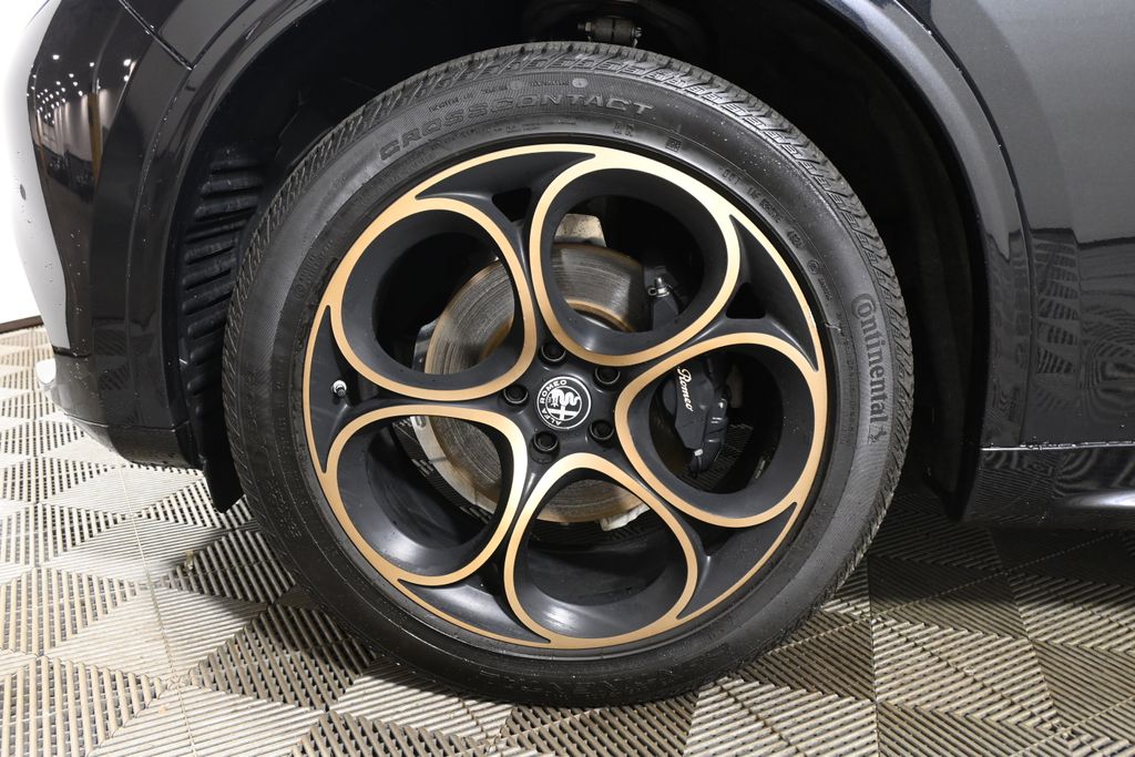 Thumbnail: 2025 Alfa Romeo Stelvio - 12