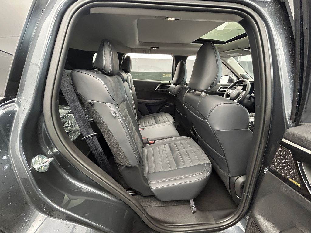 New 2026 Graphite Gray Mitsubishi SE image 39