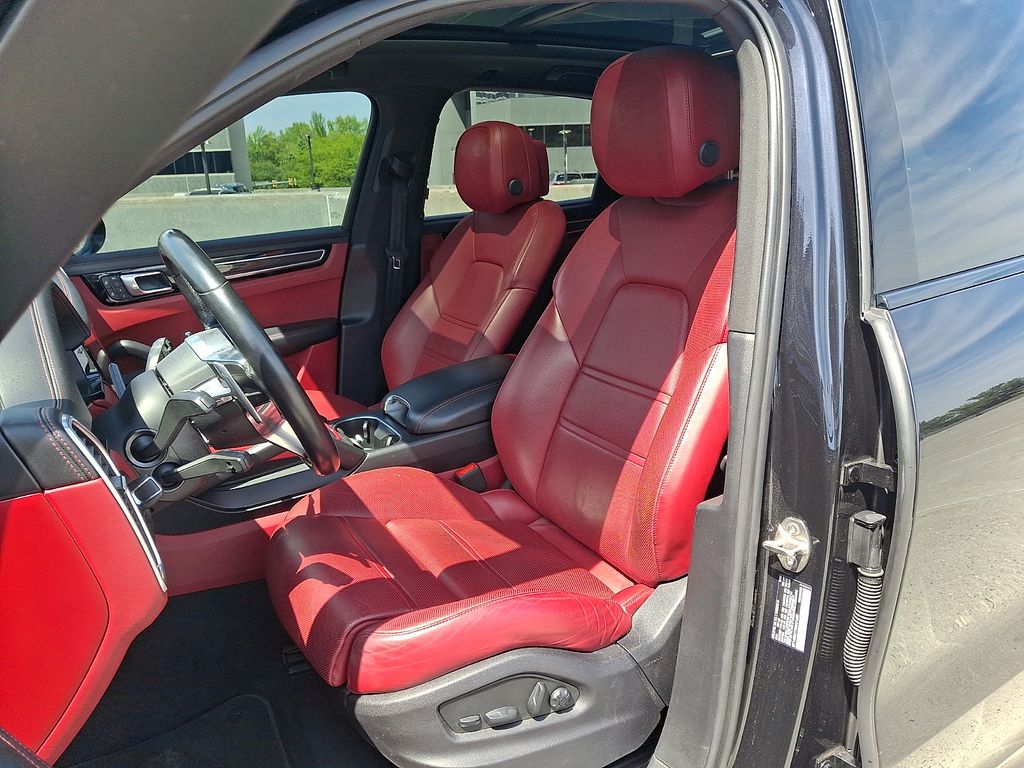 Thumbnail: 2022 Porsche Cayenne - 5