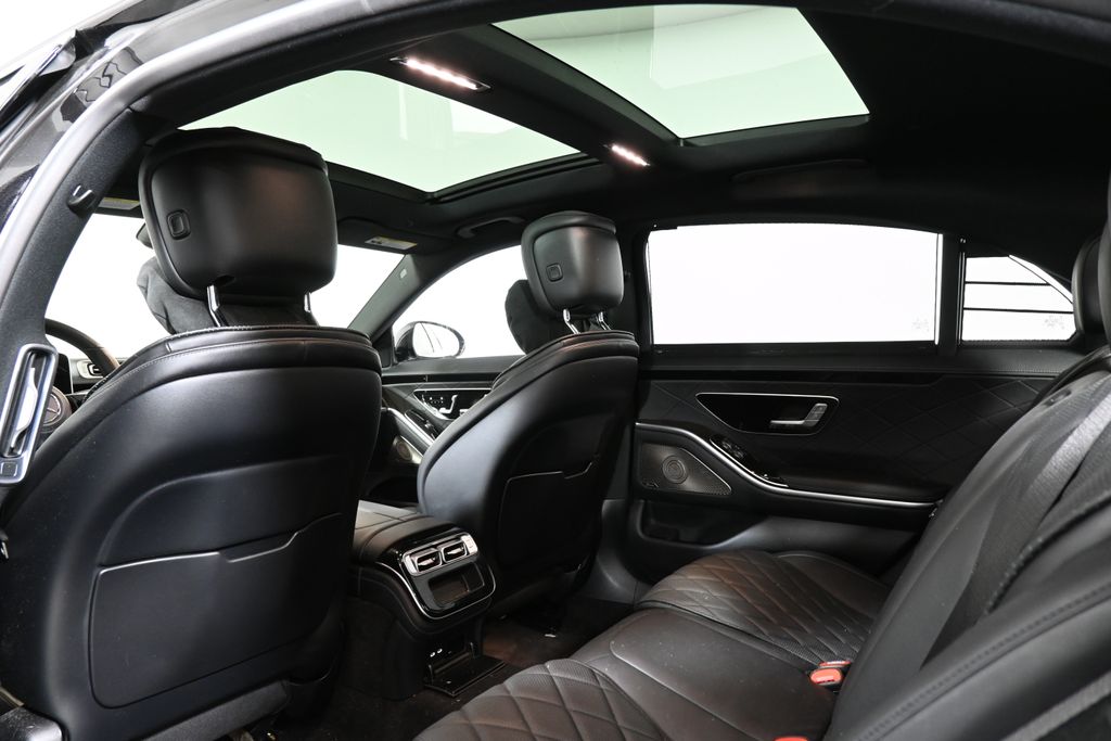 Thumbnail: 2022 Mercedes-Benz S-Class - 6