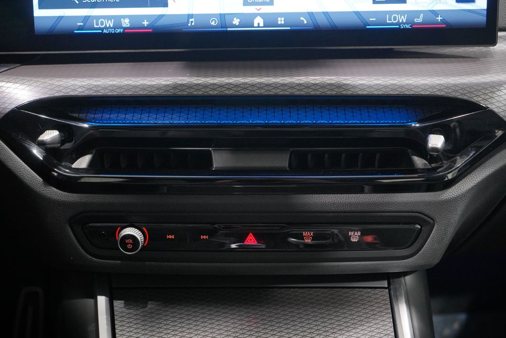 Thumbnail: 2025 BMW 3 Series - 13