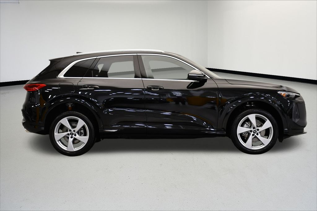 Thumbnail: 2025 Audi Q5 - 6