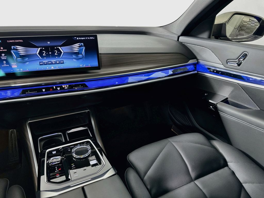 Thumbnail: 2025 BMW 7 Series - 23