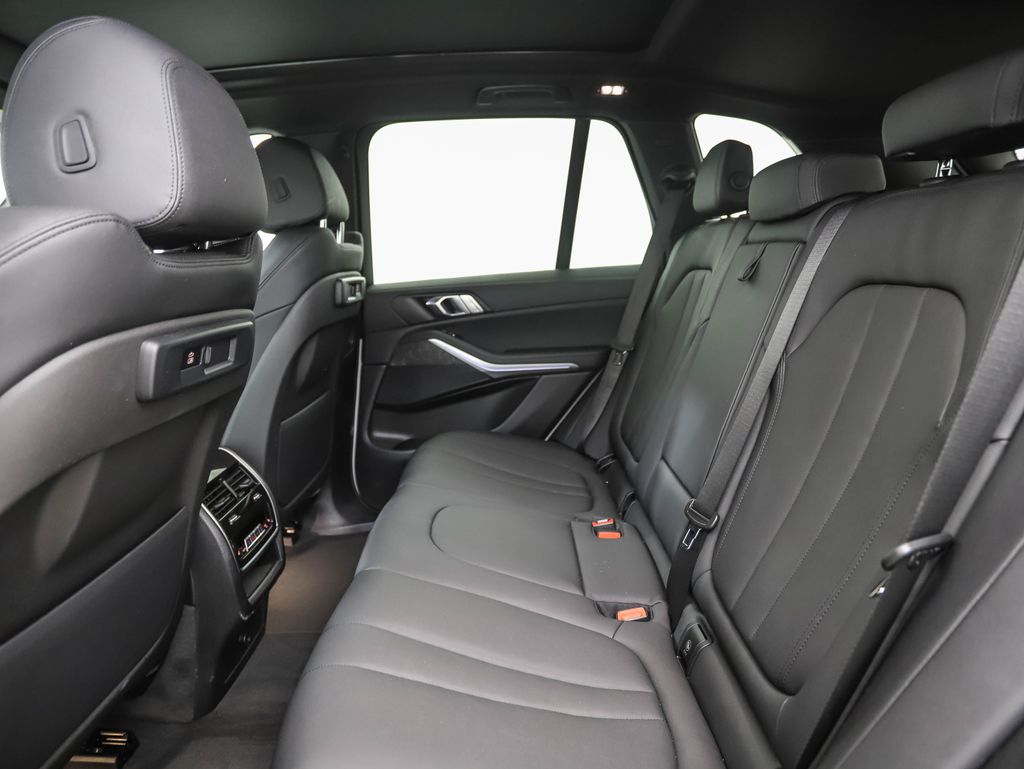 Thumbnail: 2022 BMW X5 - 21