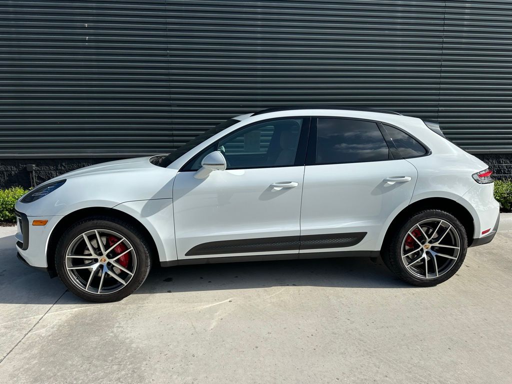 Thumbnail: 2024 Porsche Macan - 2