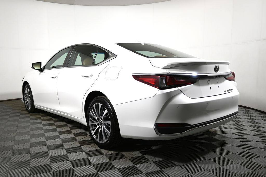 Thumbnail: 2021 Lexus ES - 5