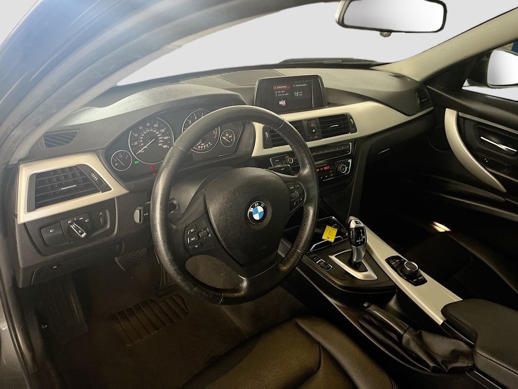Used 2018 Gray BMW 320i image 9