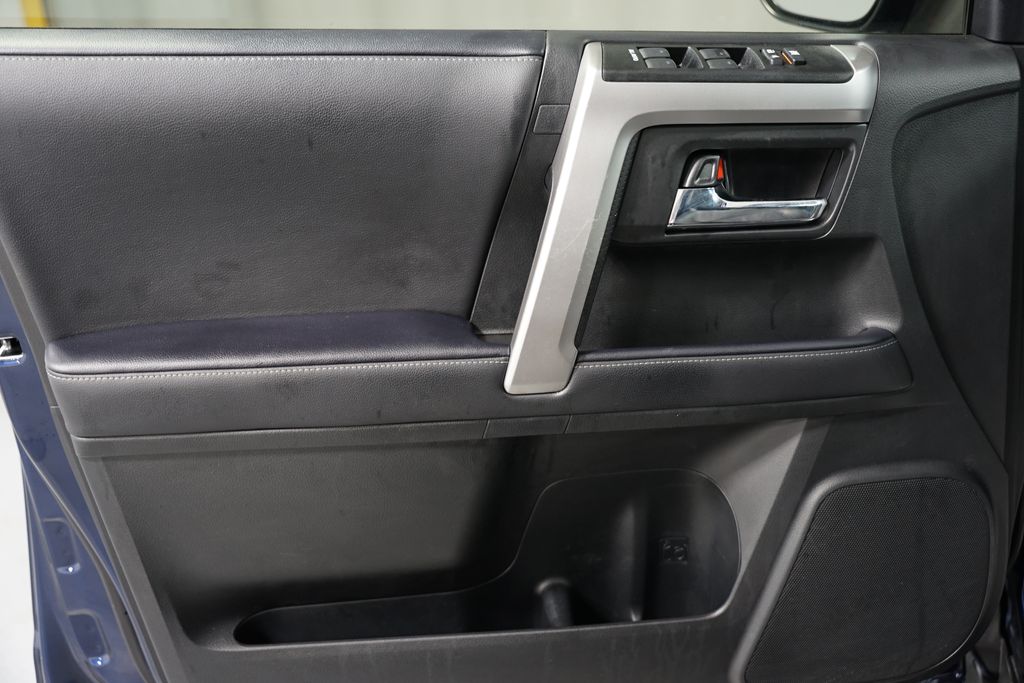 2022 Toyota 4Runner SR5 32