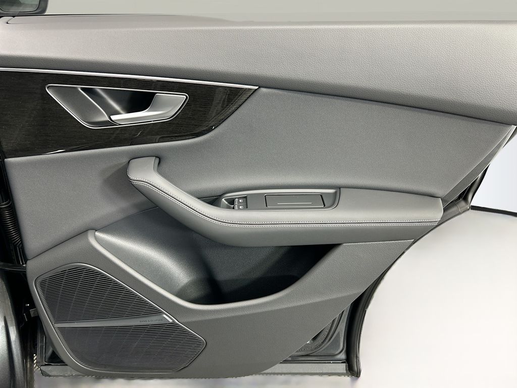 Thumbnail: 2026 Audi Q8 - 26