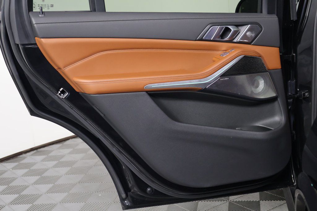 2023 BMW X7 M60i 14