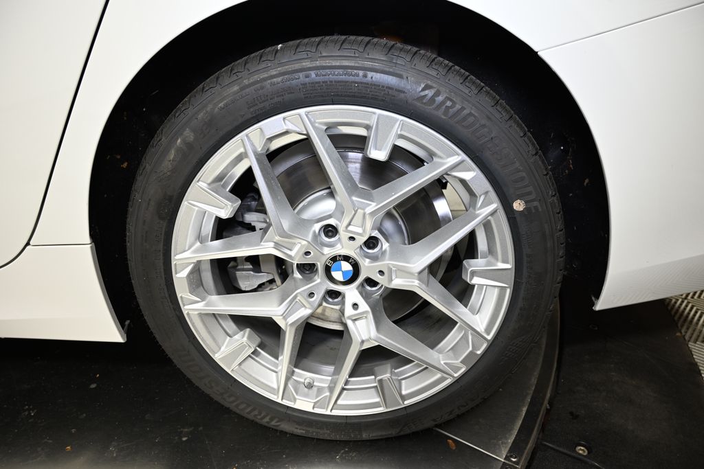 Thumbnail: 2026 BMW 3 Series - 12