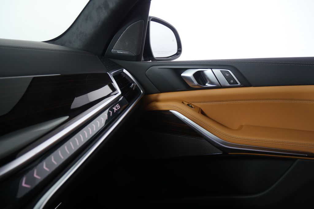 Thumbnail: 2026 BMW X5 - 25