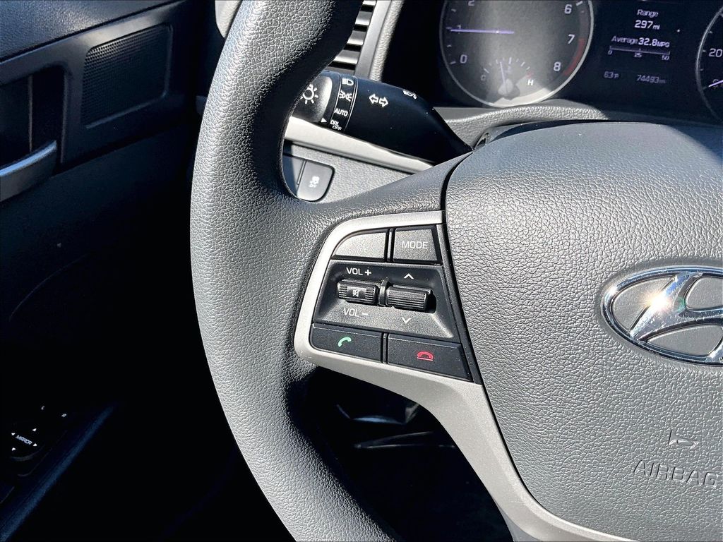 2018 Hyundai Elantra — photo 23