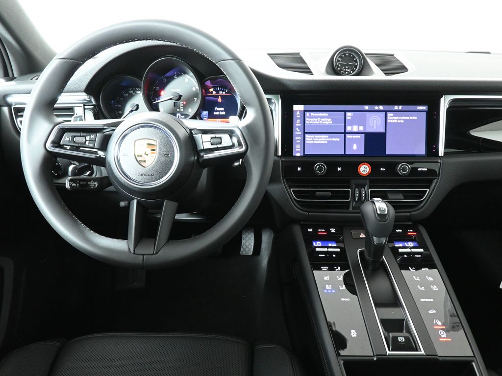 Thumbnail: 2025 Porsche Macan - 18