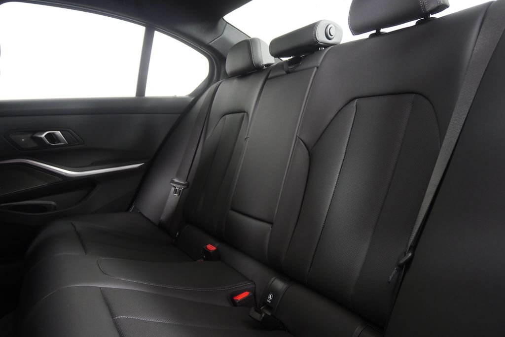 Thumbnail: 2026 BMW 3 Series - 16