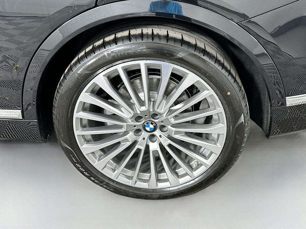 Thumbnail: 2026 BMW X7 - 23