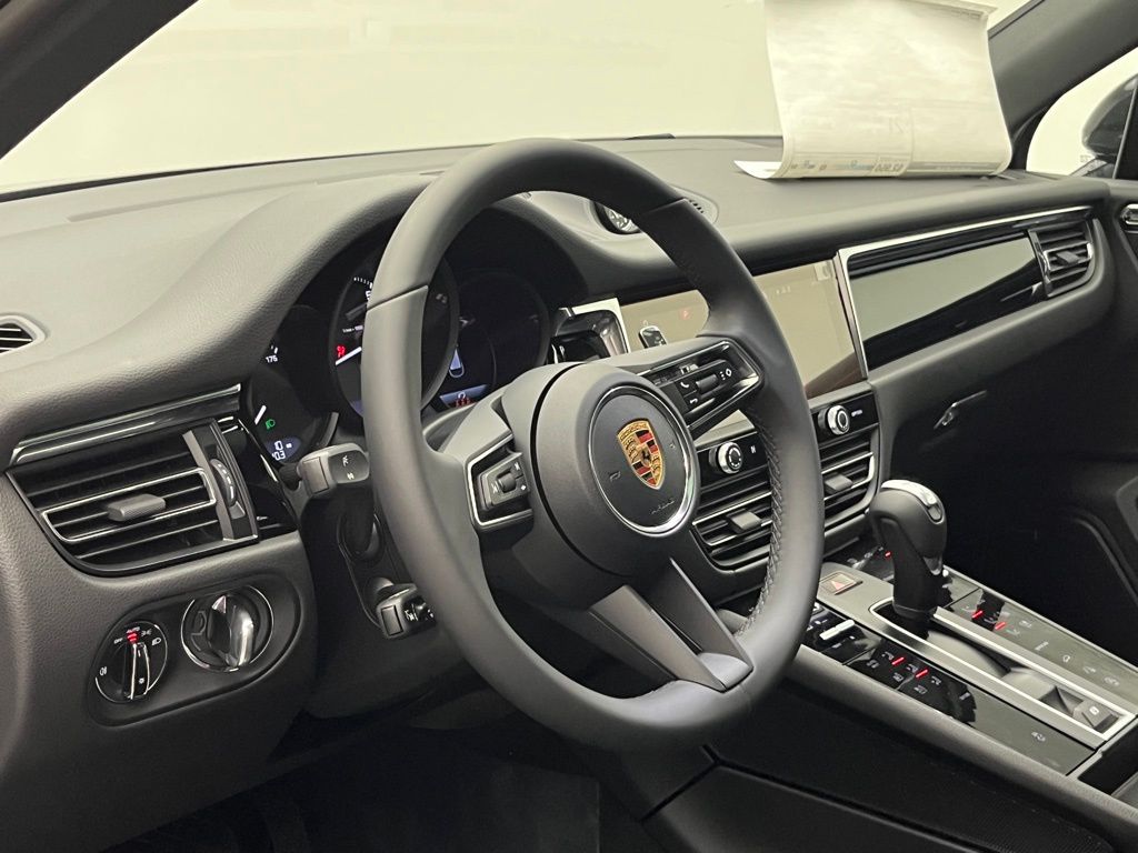 Thumbnail: 2026 Porsche Macan - 4