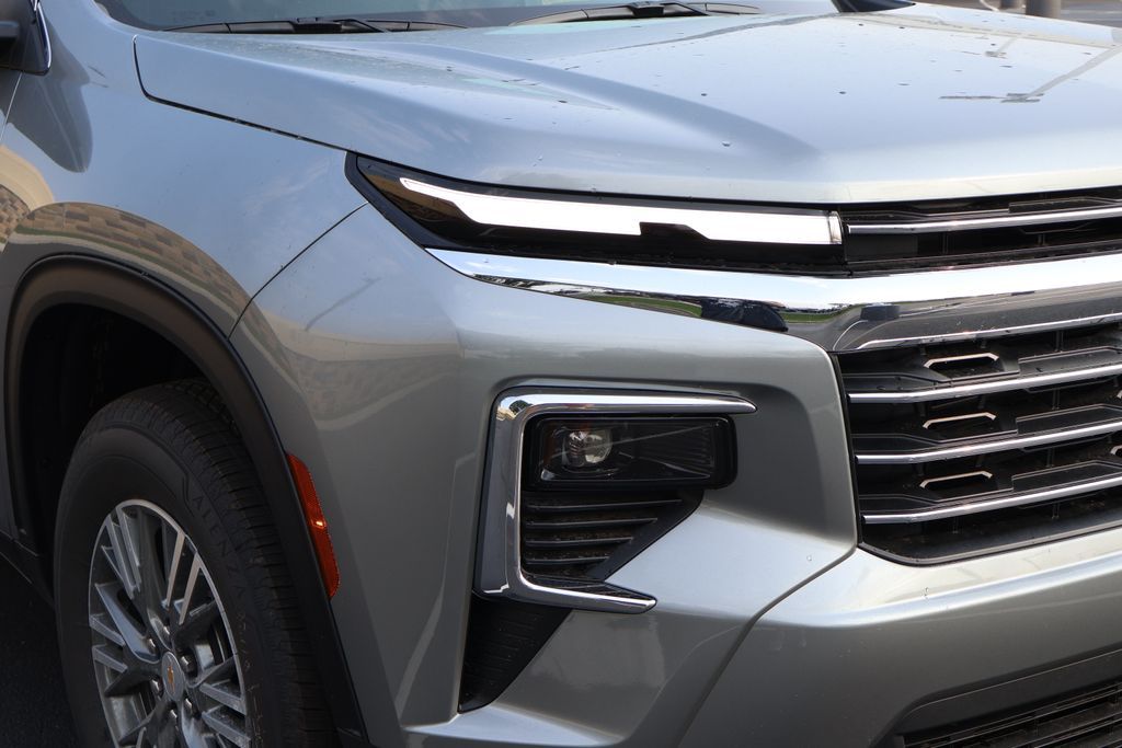 Thumbnail: 2027 Chevrolet Traverse - 3