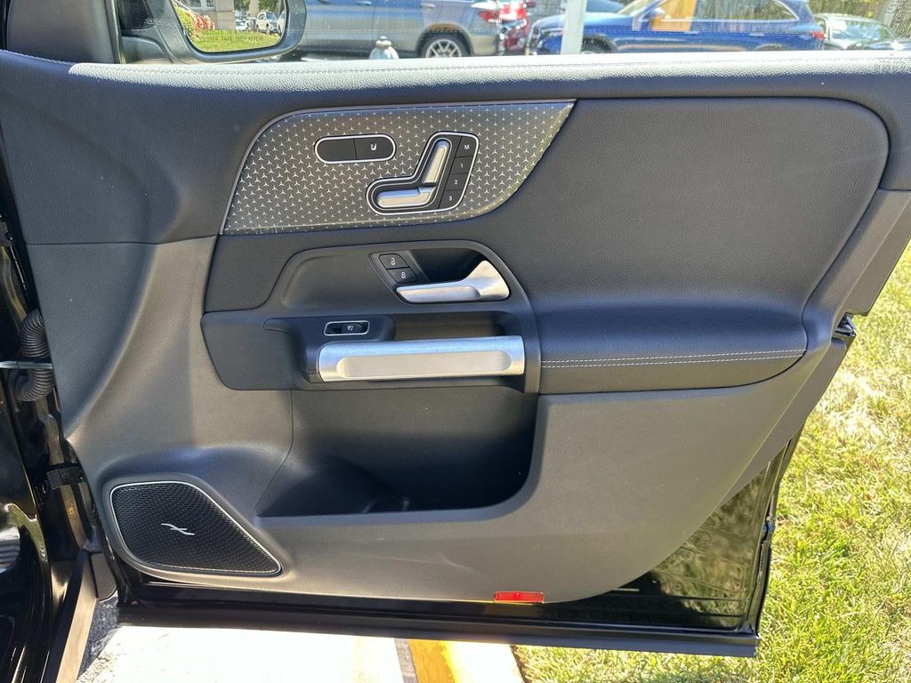 Thumbnail: 2024 Mercedes-Benz GLB - 19