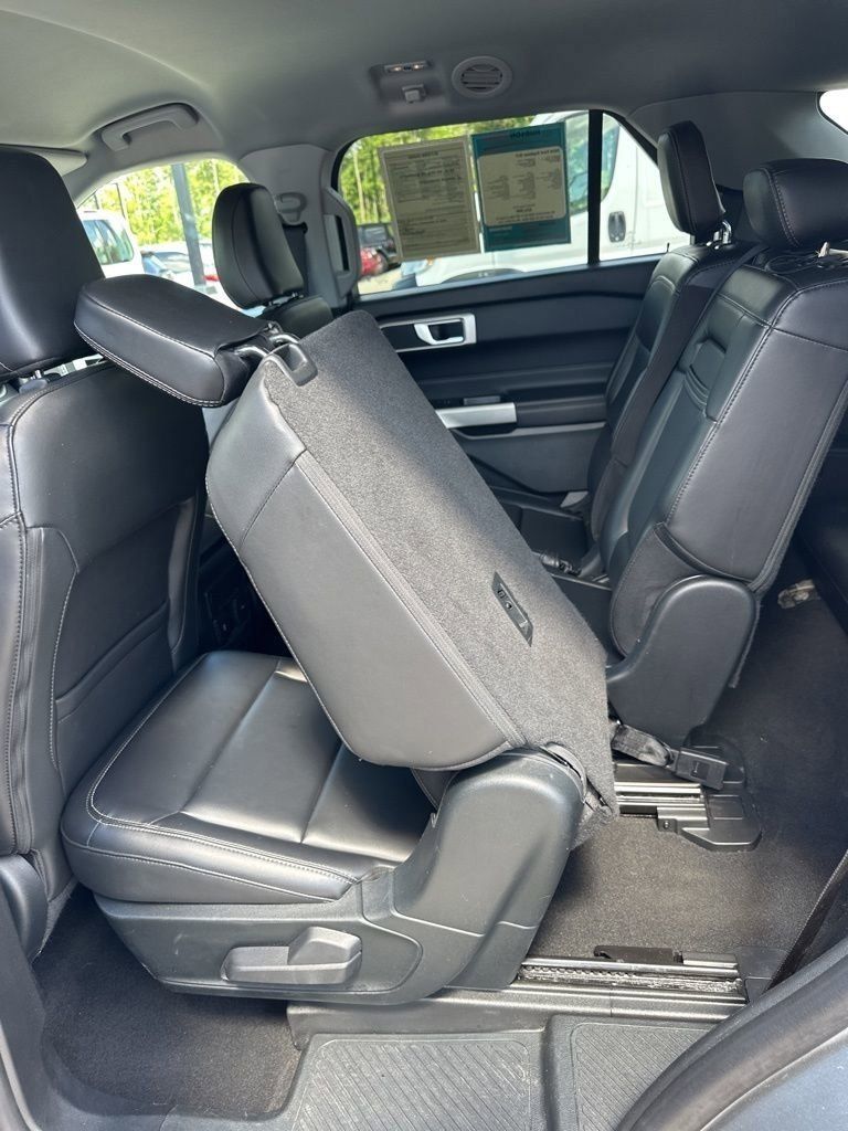 2024 Silver Metallic Ford Explorer XLT RWD SUV
