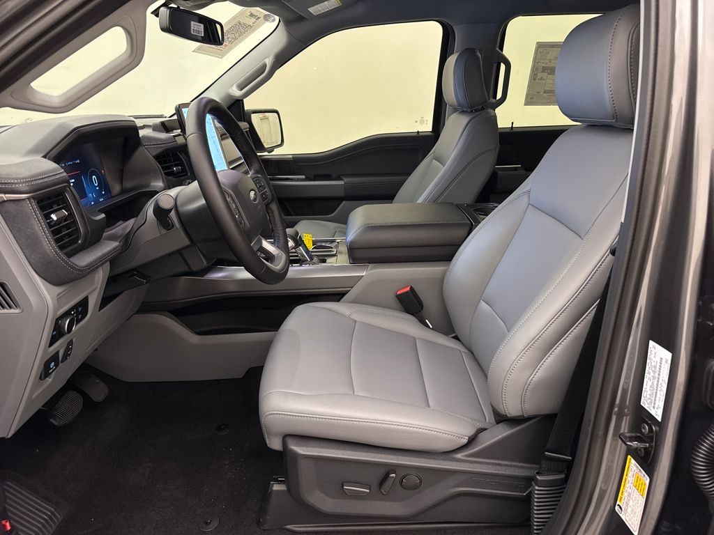 2025 Ford F-150 Lightning photo 6