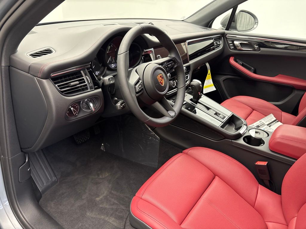 Thumbnail: 2026 Porsche Macan - 5