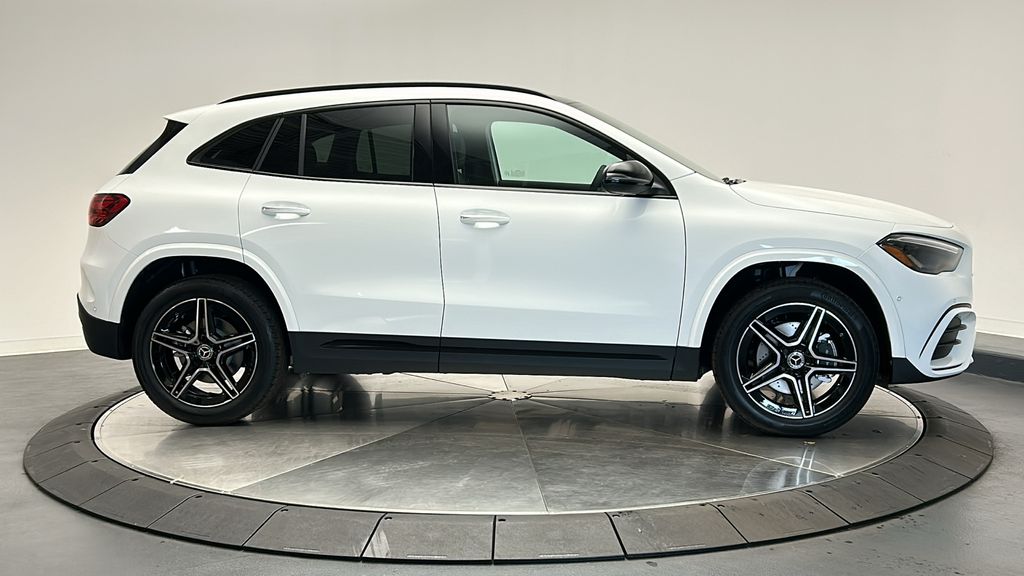 2025 Mercedes-Benz GLA 250 4MATIC 8