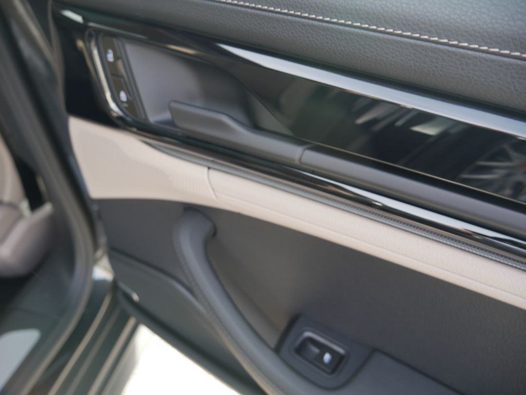 Thumbnail: 2026 Porsche Panamera - 32