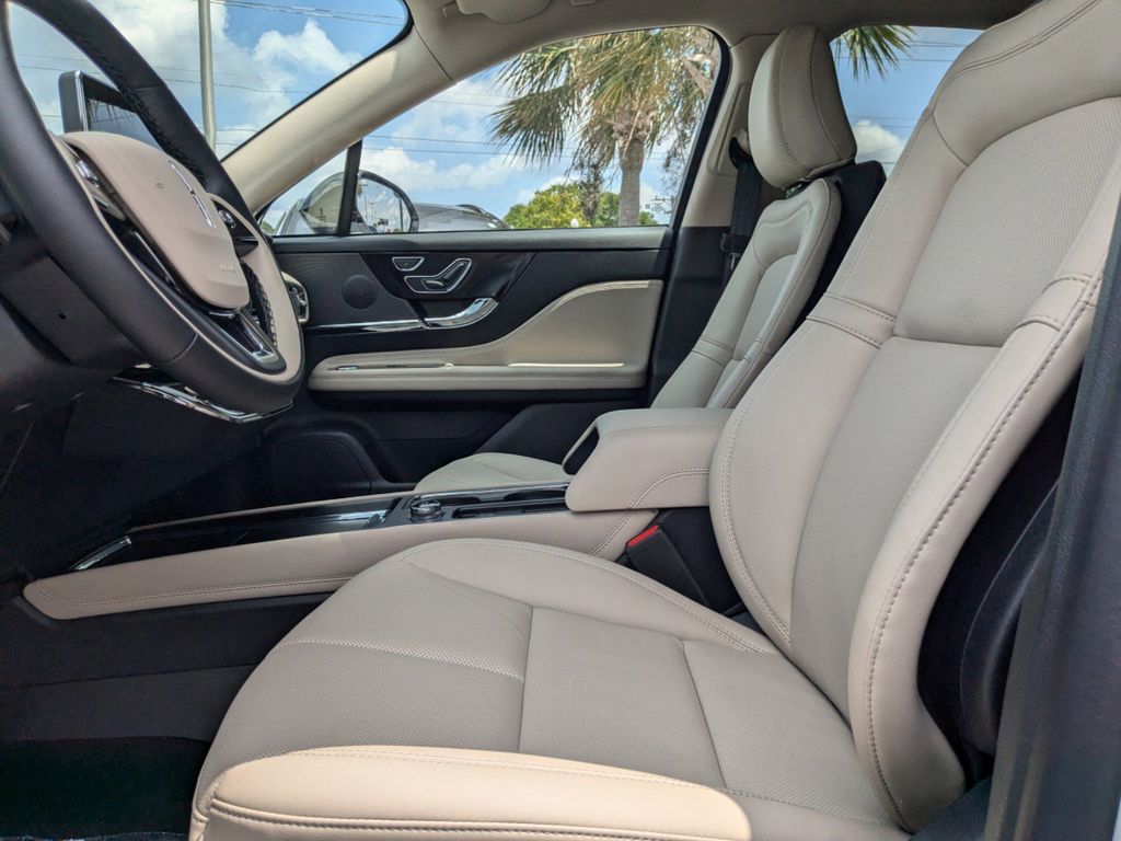 2025 Lincoln Corsair Premiere