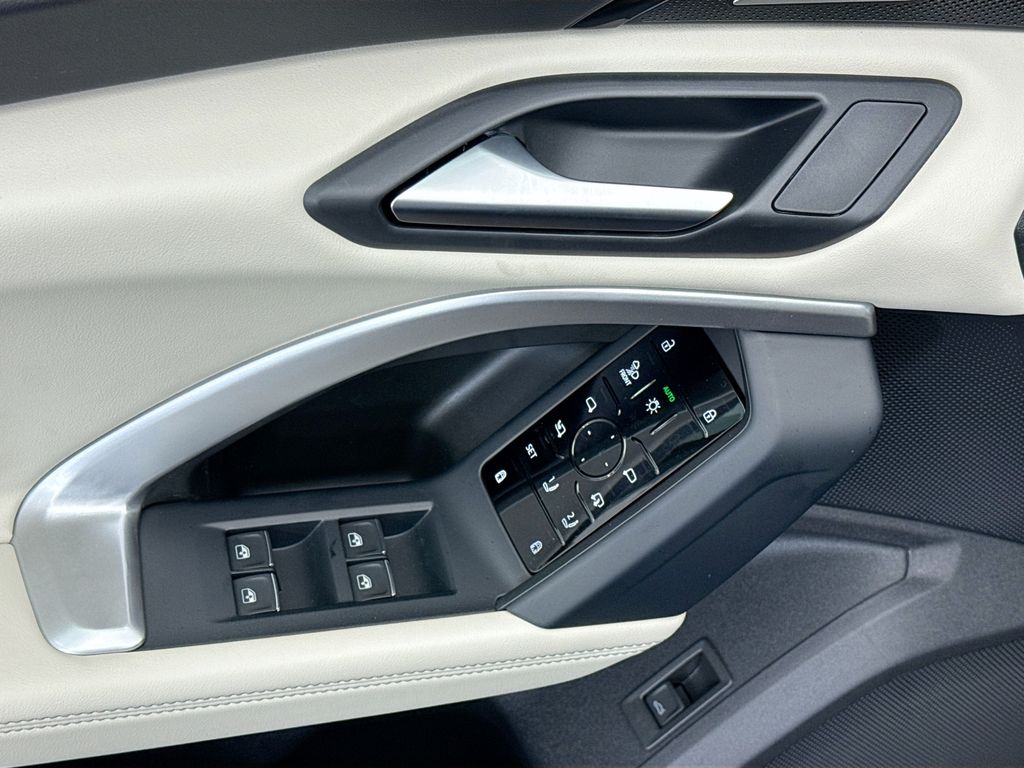 Thumbnail: 2025 Audi Q5 - 22